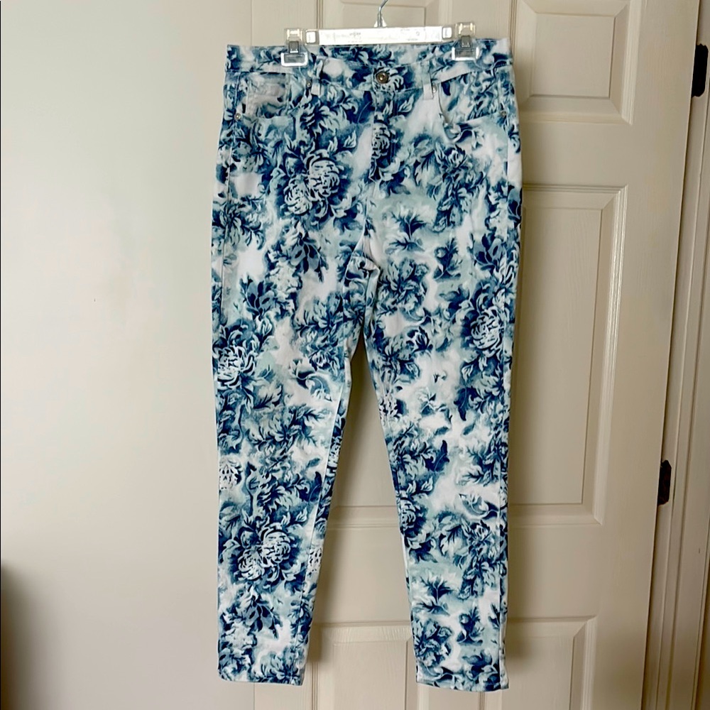 DG2 by Diane Gilman Blue and White Cropped Floral Jeans